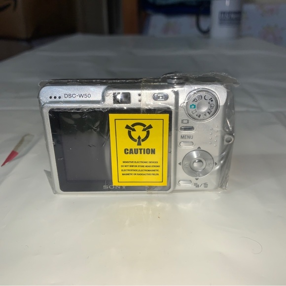 Sony Cyber-shot DSC-W50 6.0 MP Digital Camera - Silver - Picture 4 of 13